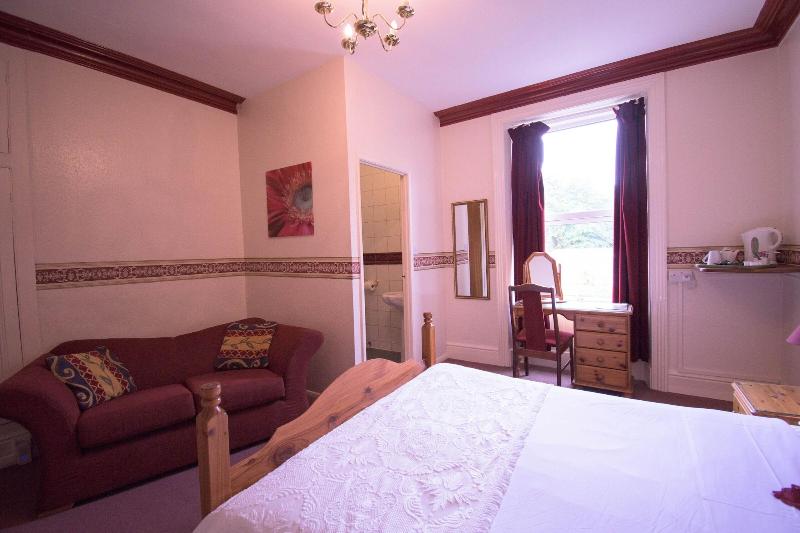 Pinegrove Hotel - Oda