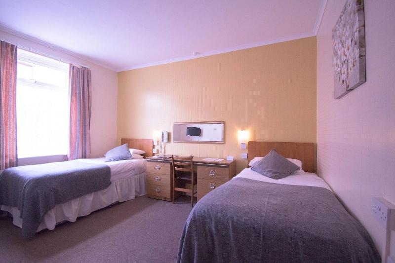 Pinegrove Hotel - Oda