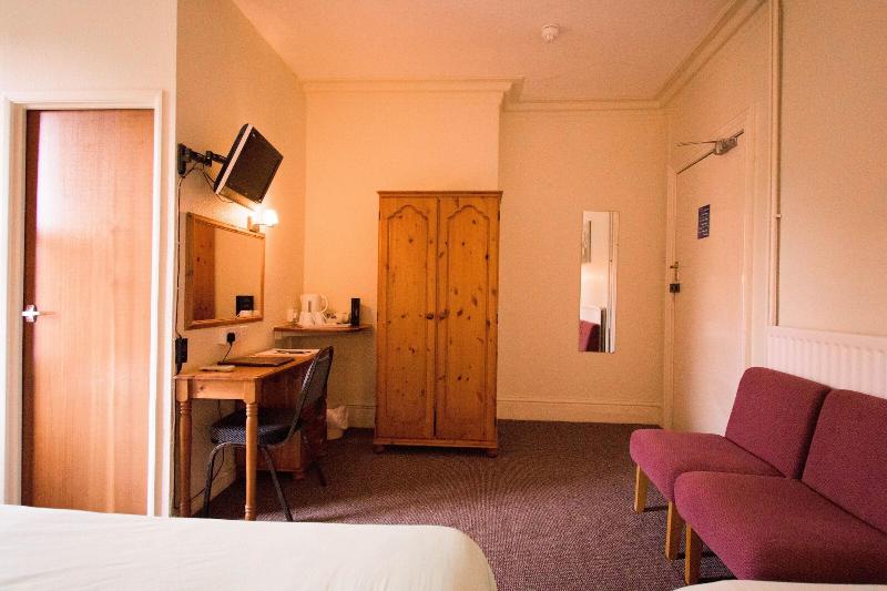 Pinegrove Hotel - Oda