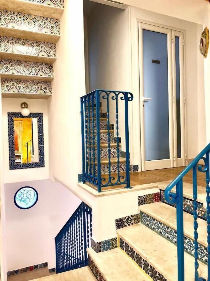 Cortile Sant'Agostino - Lobi