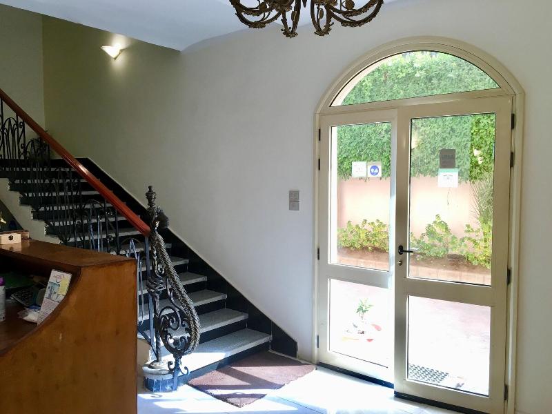 New Memnon Hotel - Lobi