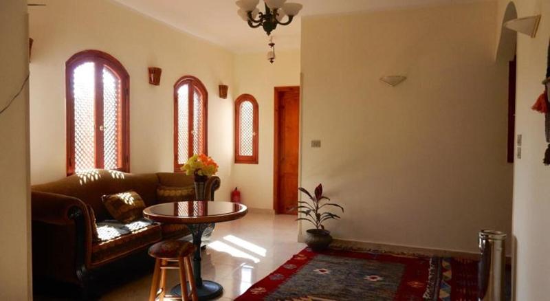 New Memnon Hotel - Lobi