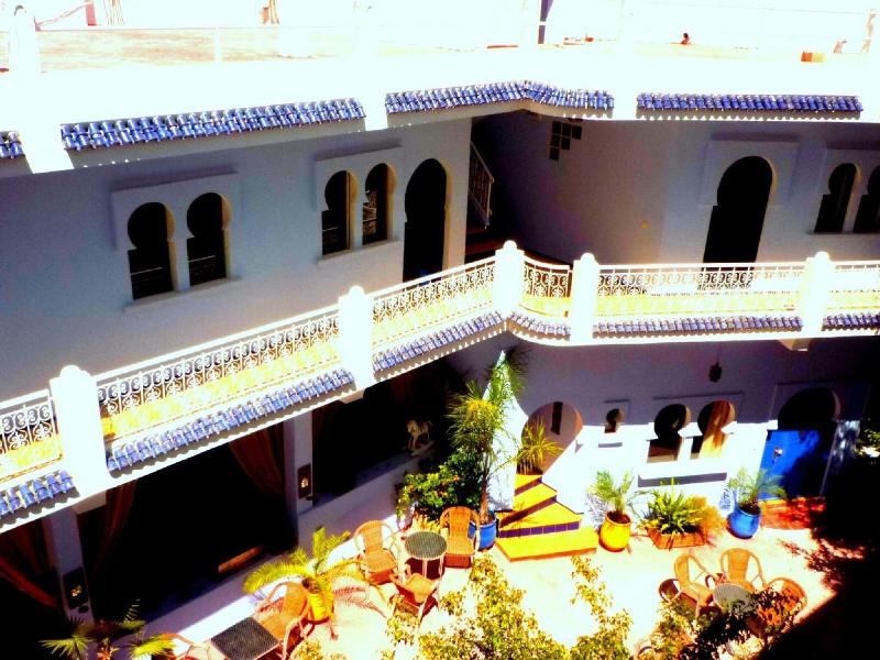 Dar Omar Khayam - Genel