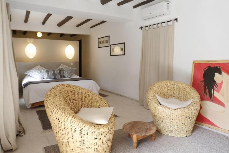 Le Petit Hotel Du Flouka - Oda
