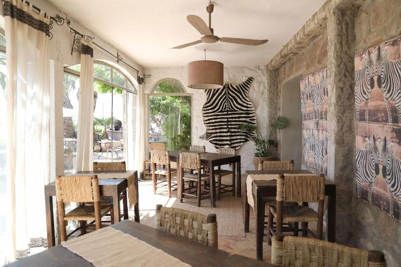 Le Petit Hotel Du Flouka - Restoran