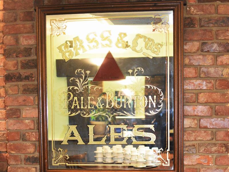 Oliver Twist Country Inn - Bar