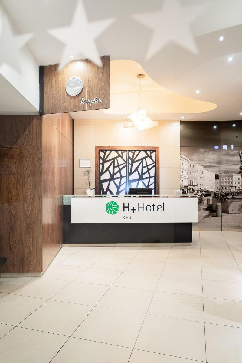 H+ Hotel Ried - Lobi