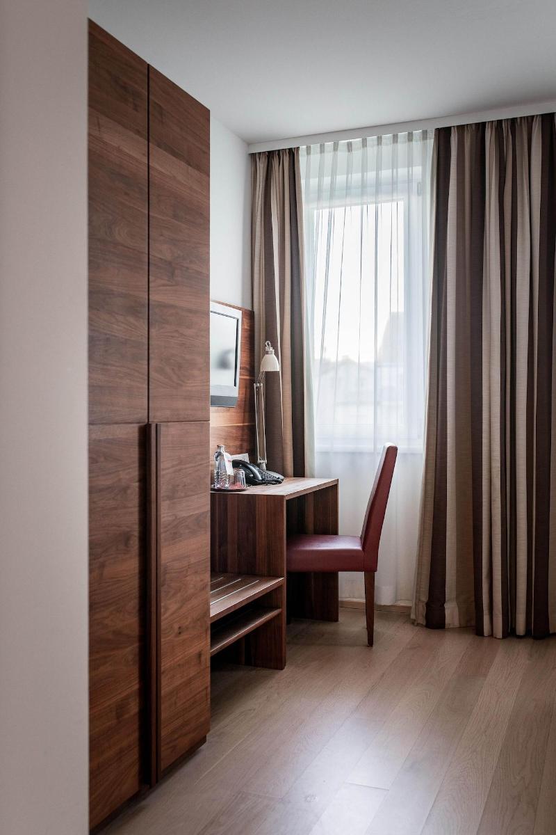 H+ Hotel Ried - Oda