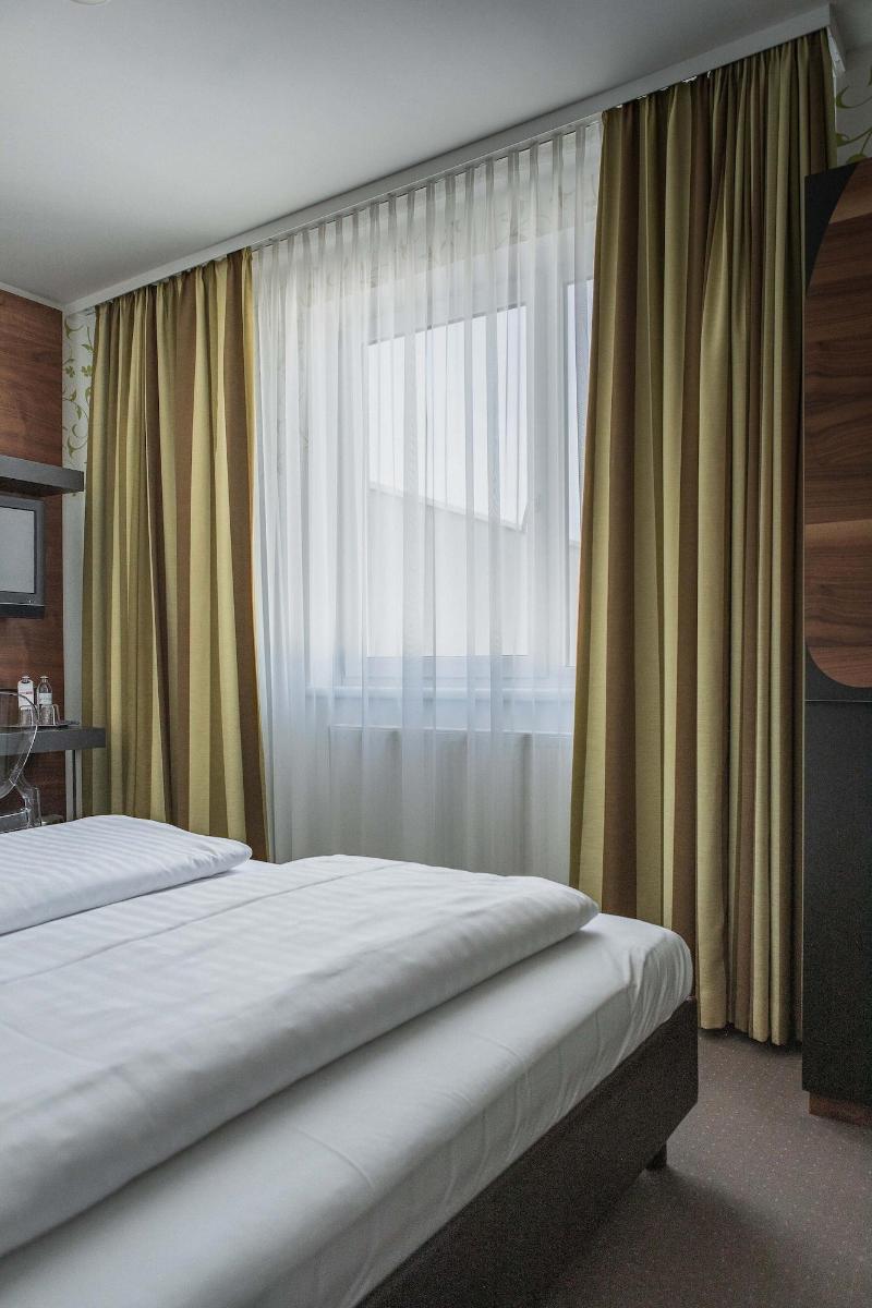 H+ Hotel Ried - Oda