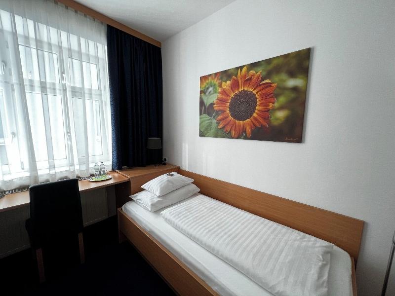 H+ Hotel Ried - Oda