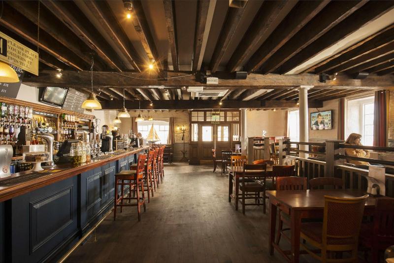The Old Custom House - Bar