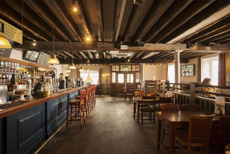 The Old Custom House - Bar