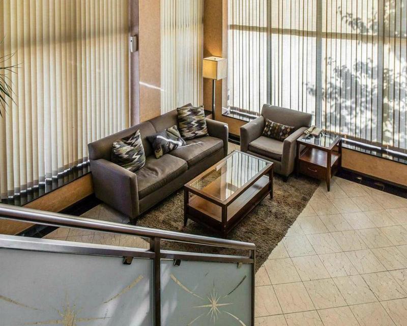 Crescent Hotel - Lobi