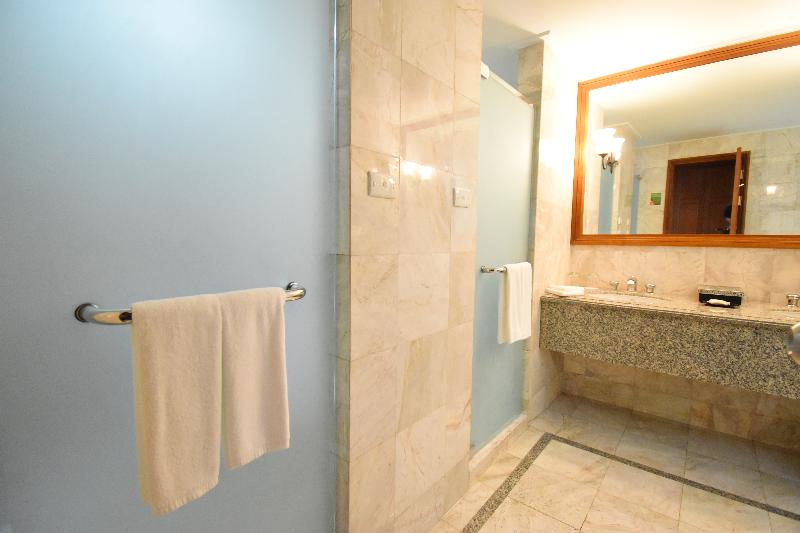 Century Park Hotel - Oda
