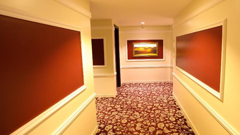 Remas Hotel Suites - Lobi