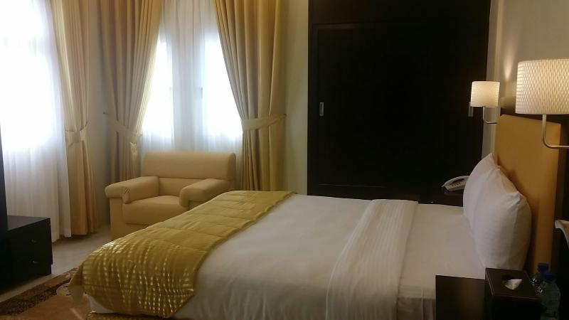 Remas Hotel Suites - Oda