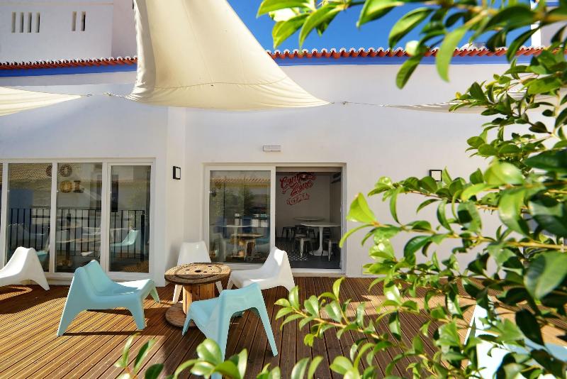 Son Of A Beach Hostel - Teras