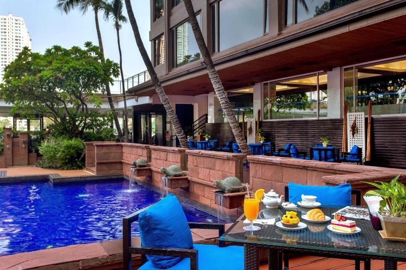 Ramada Plaza by Wyndham Bangkok Menam Riverside - Bar