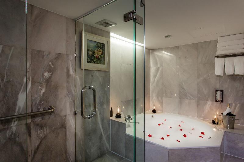 Ramada Plaza by Wyndham Bangkok Menam Riverside - Oda