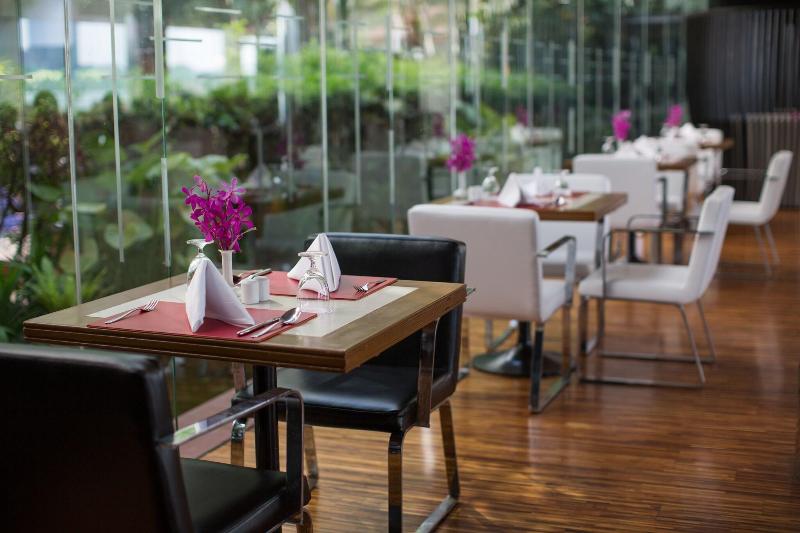 Ramada Plaza by Wyndham Bangkok Menam Riverside - Restoran