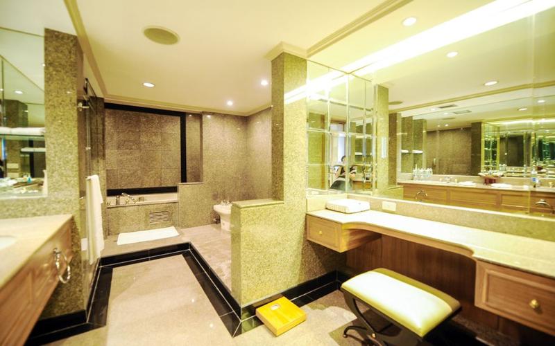 Montien Riverside Bangkok Hotel - Oda
