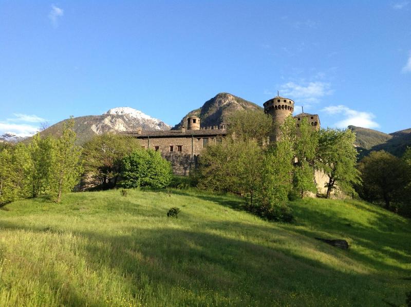 Comtes De Challant - Genel