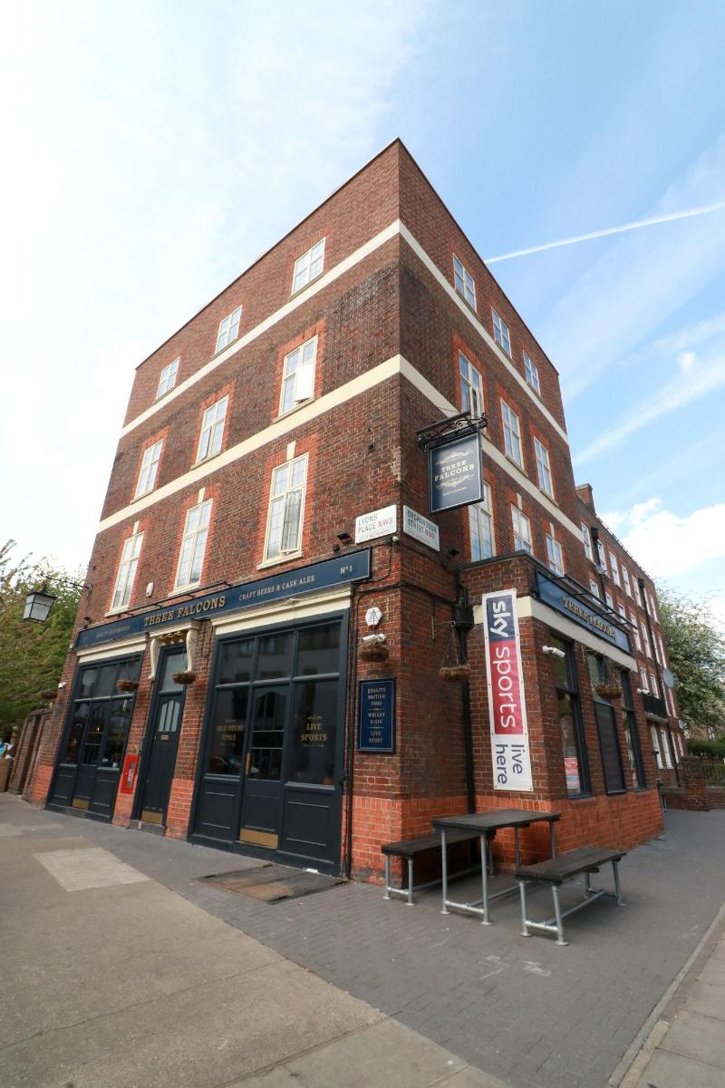 Three Falcons Hotel - Genel