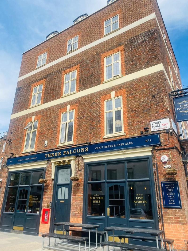Three Falcons Hotel - Genel