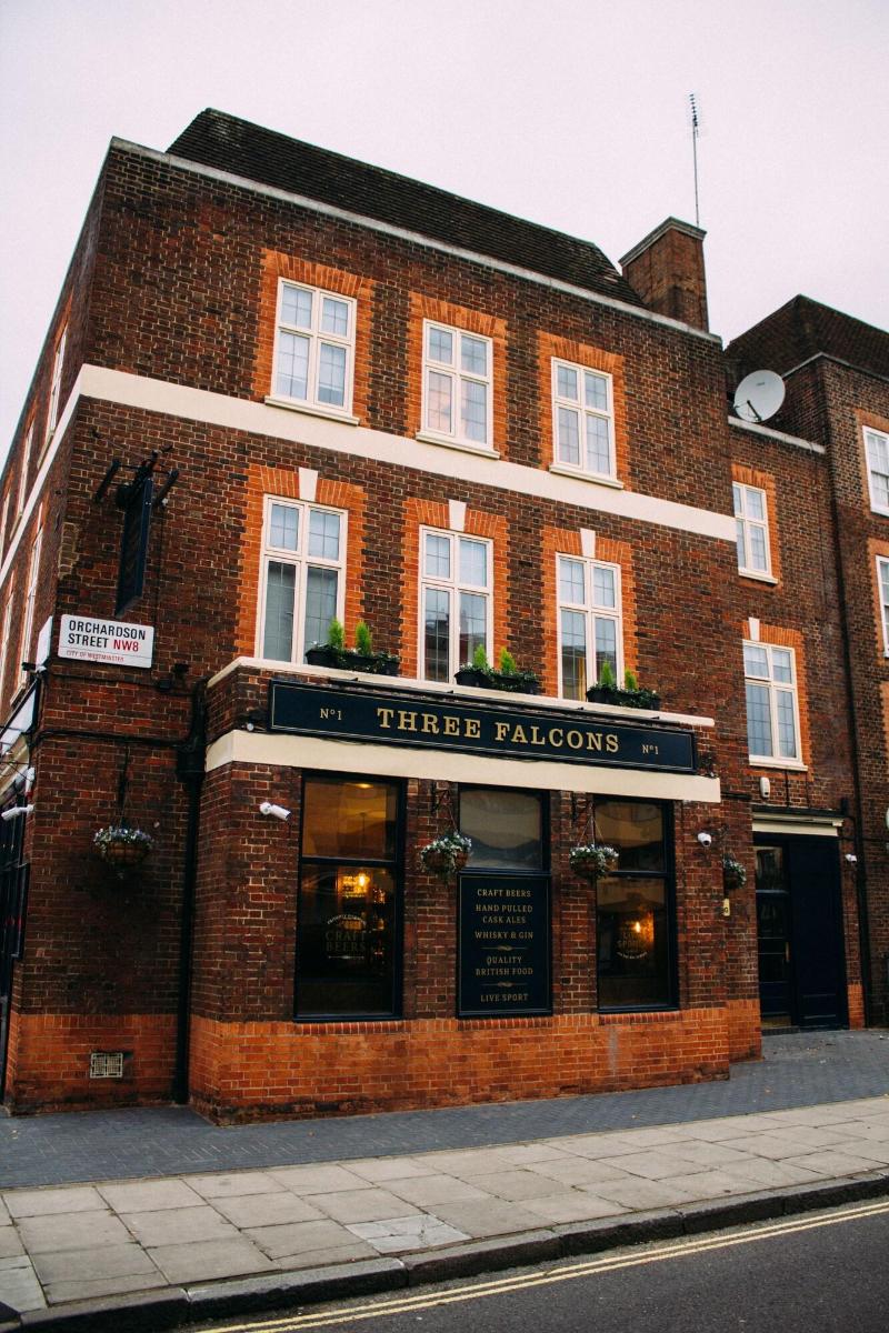 Three Falcons Hotel - Genel