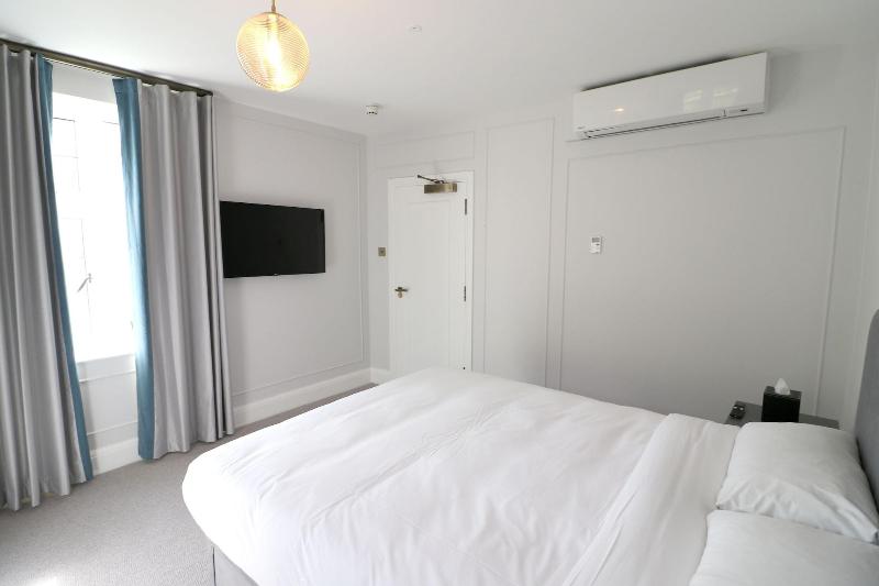 Three Falcons Hotel - Oda