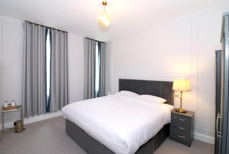 Three Falcons Hotel - Oda