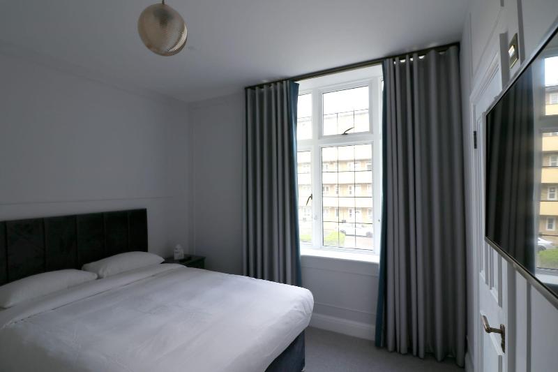 Three Falcons Hotel - Oda