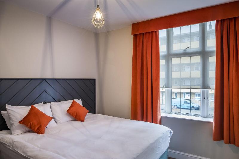 Three Falcons Hotel - Oda