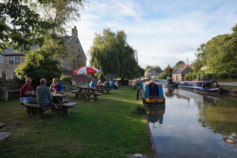 The Barge Inn - Genel