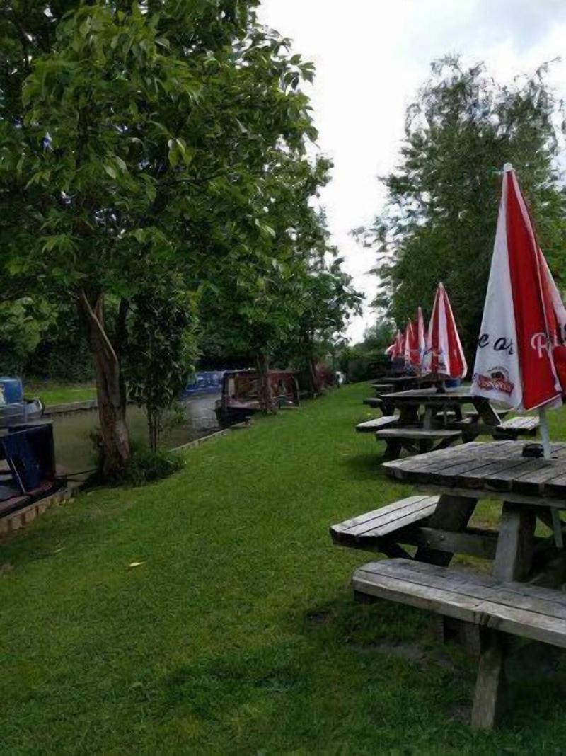 The Barge Inn - Genel