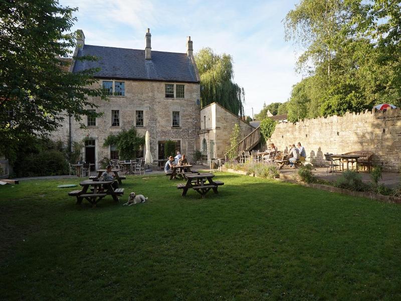 The Barge Inn - Genel