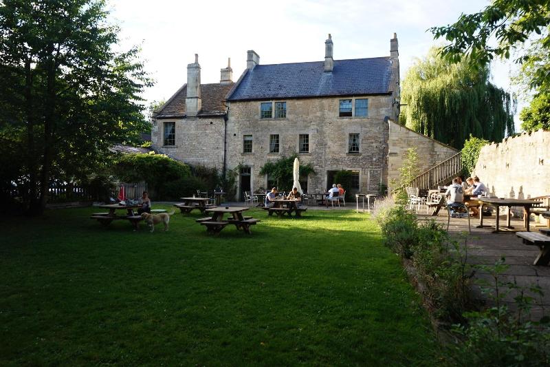 The Barge Inn - Genel