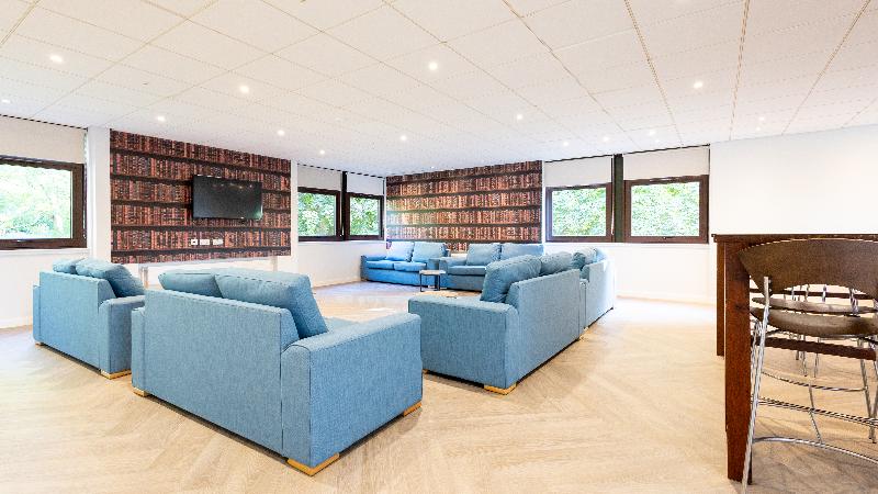 Summer Stays at The University of Edinburgh - Lobi