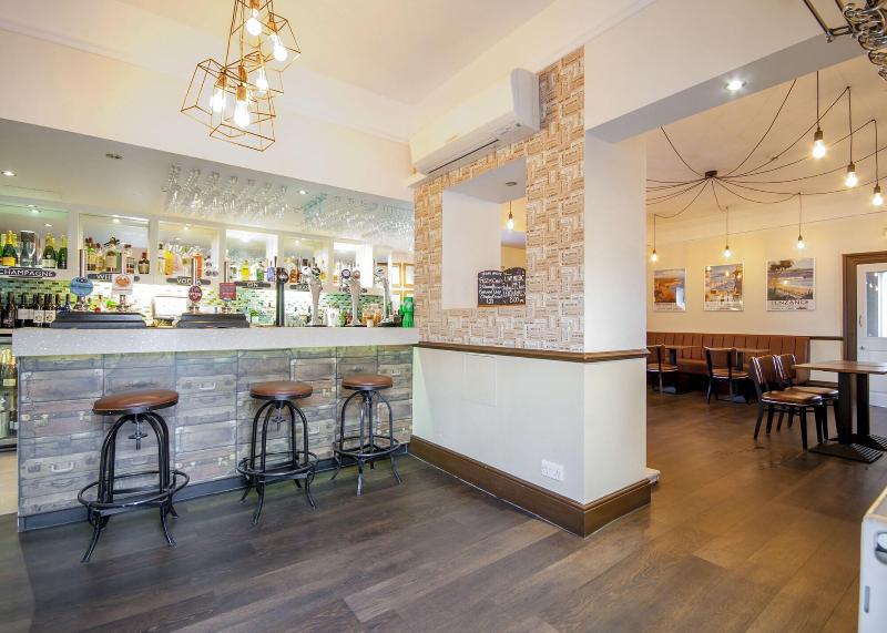 The Highworth Hotel - Bar