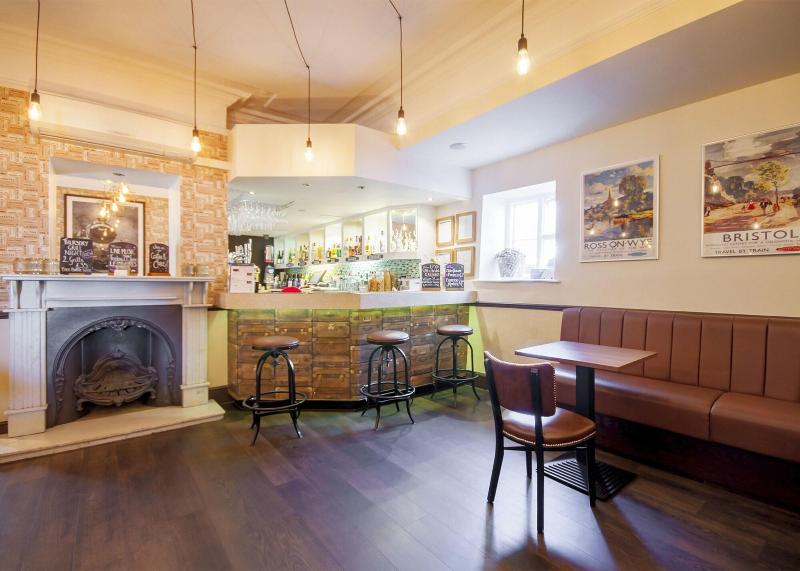 The Highworth Hotel - Bar