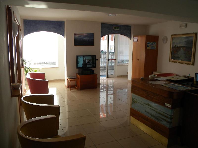 Hotel Eliani - Lobi