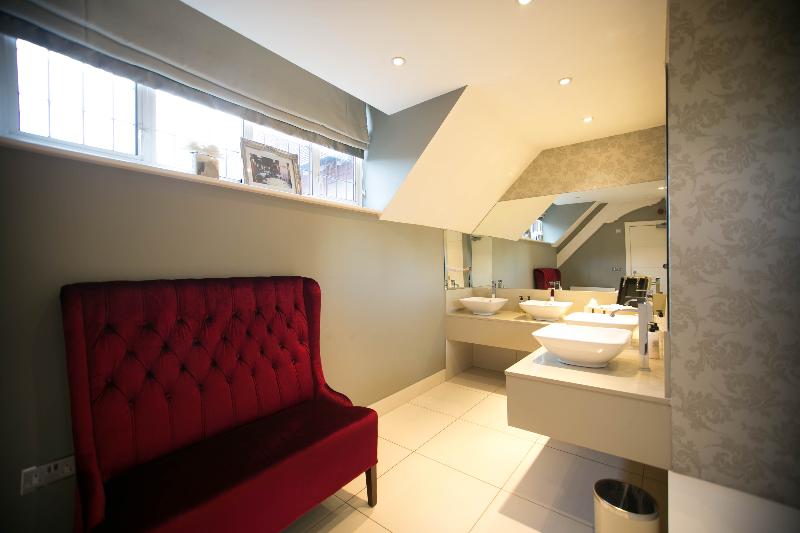 The Pillar Hotel London - Oda