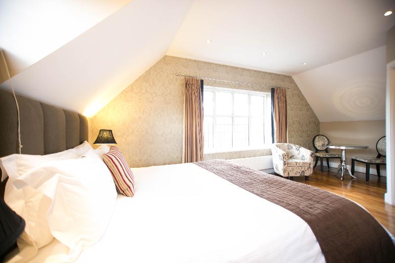 The Pillar Hotel London - Oda