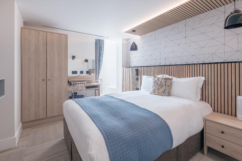 The Pillar Hotel London - Oda