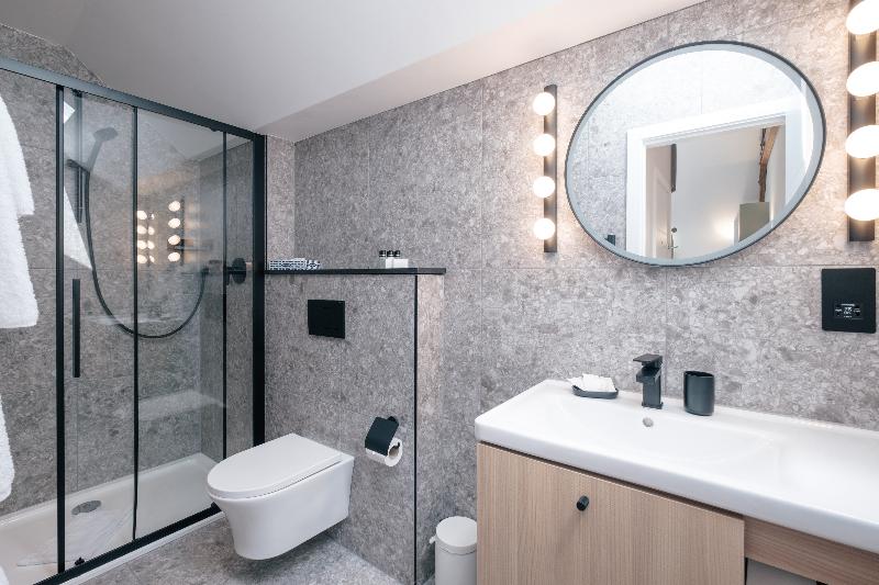 The Pillar Hotel London - Oda