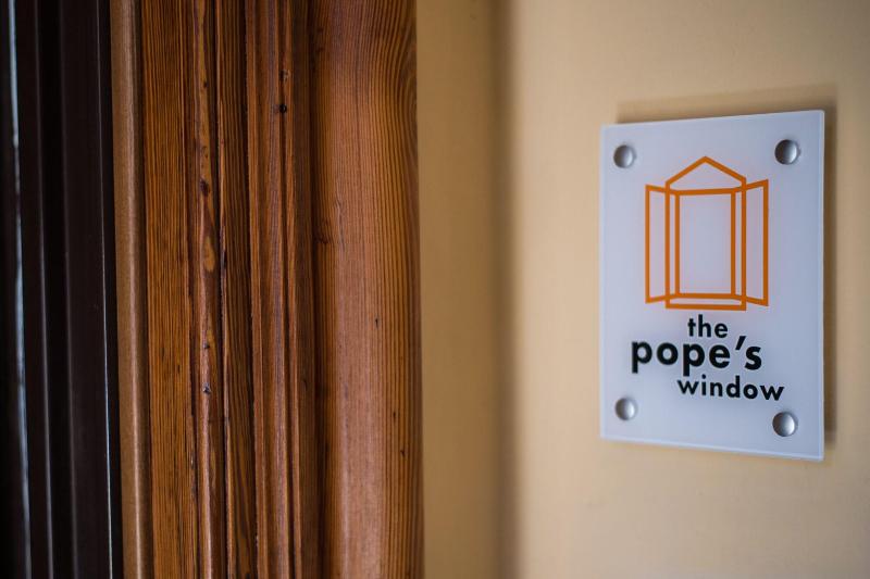 The Pope's Window - Lobi