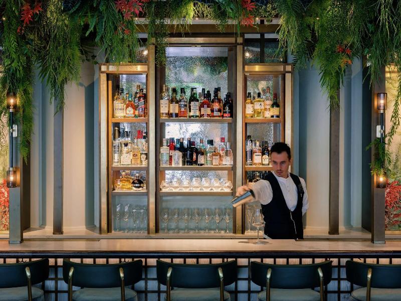 The Trafalgar St. James London, Curio Collection - Bar