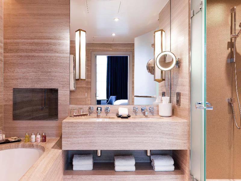 The Trafalgar St. James London, Curio Collection - Oda