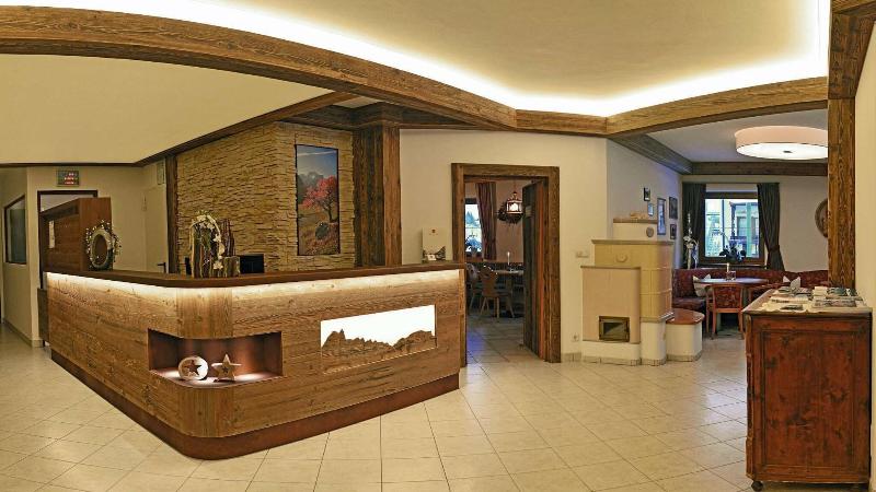 Hotel Trenker - Lobi