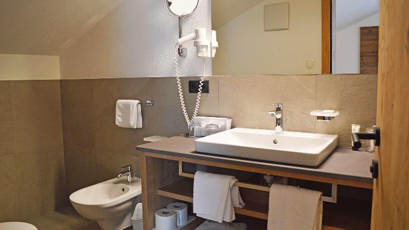 Hotel Trenker - Oda